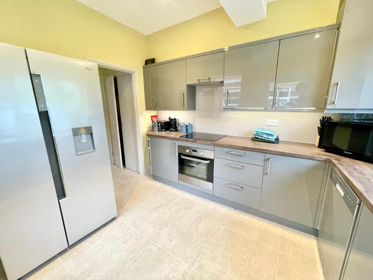 Central Townhouse With Free Off Road Parking And Garden York Kültér fotó