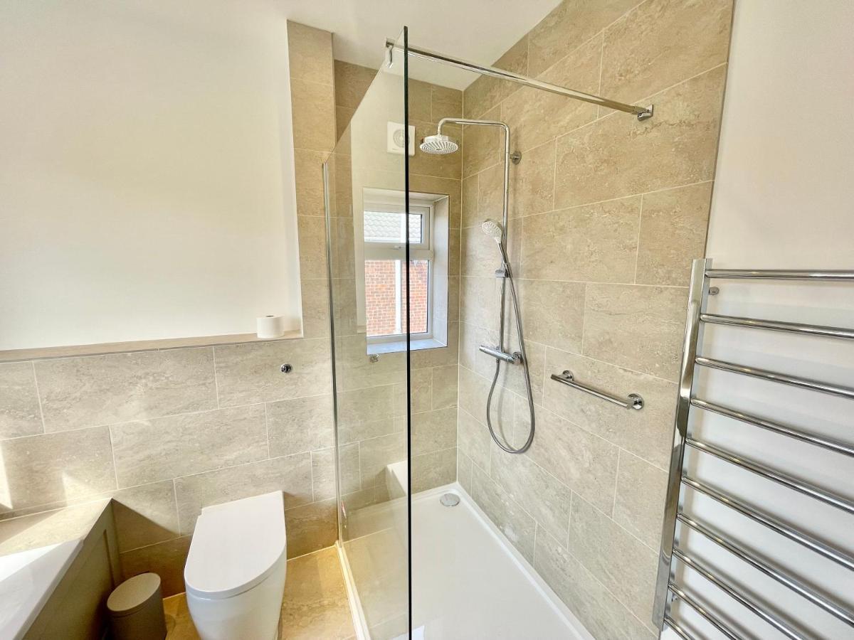 Central Townhouse With Free Off Road Parking And Garden York Kültér fotó
