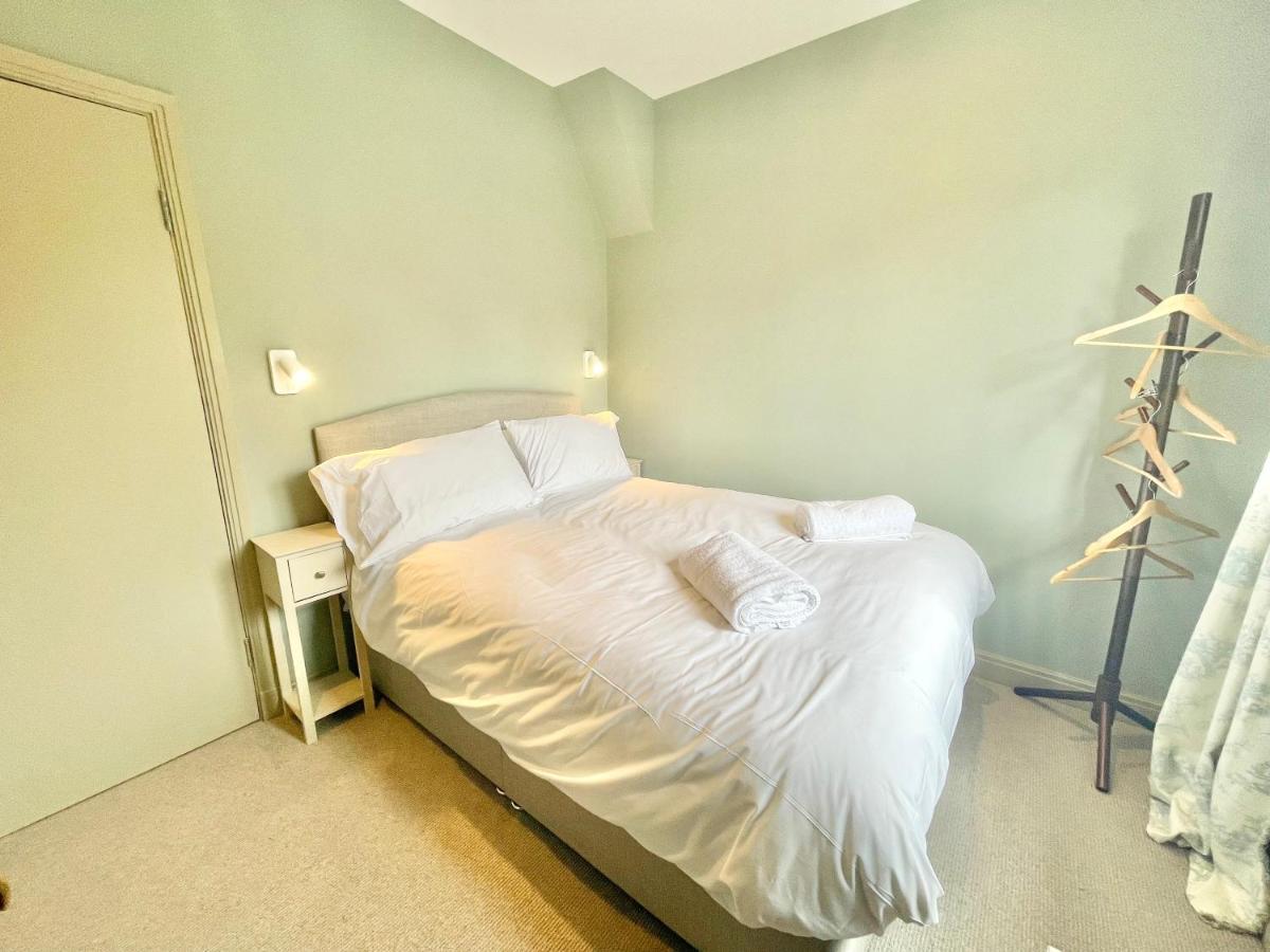 Central Townhouse With Free Off Road Parking And Garden York Kültér fotó