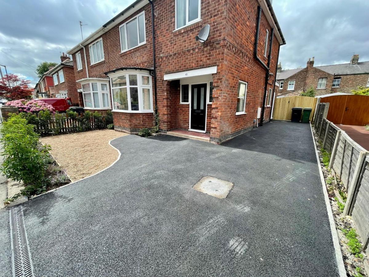 Central Townhouse With Free Off Road Parking And Garden York Kültér fotó